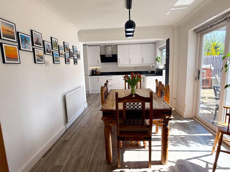 Kitchen/Dining room