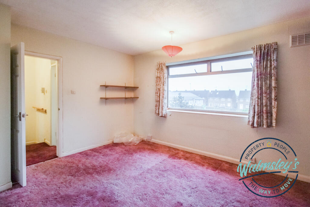 Rear double bedroom towards landing