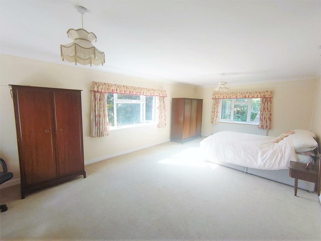 Master Bedroom.jpg