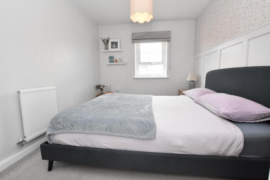 MAIN BEDROOM