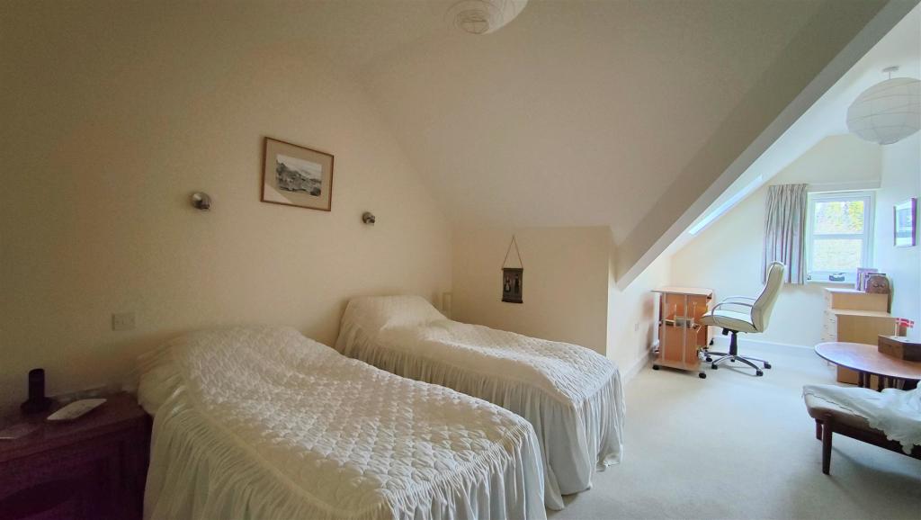 bed 1.jpg