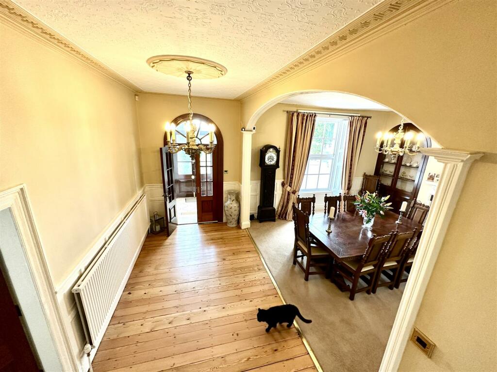 ENTRANCE HALL.jpeg
