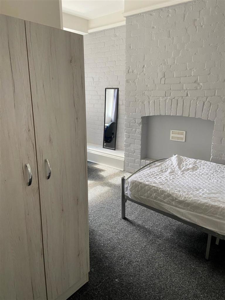 Bedroom 2.1.JPG