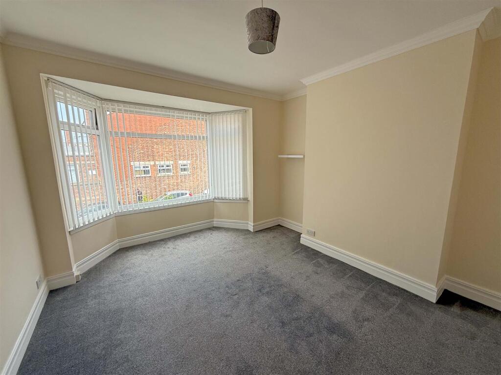 Bedroom 1.jpg