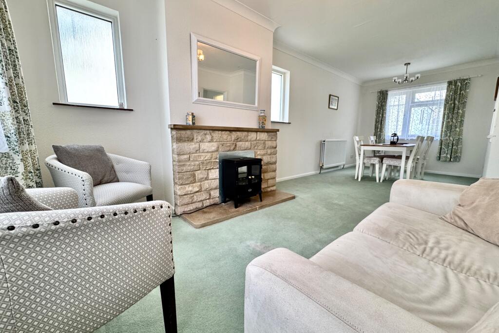 Lounge/ Dining Room