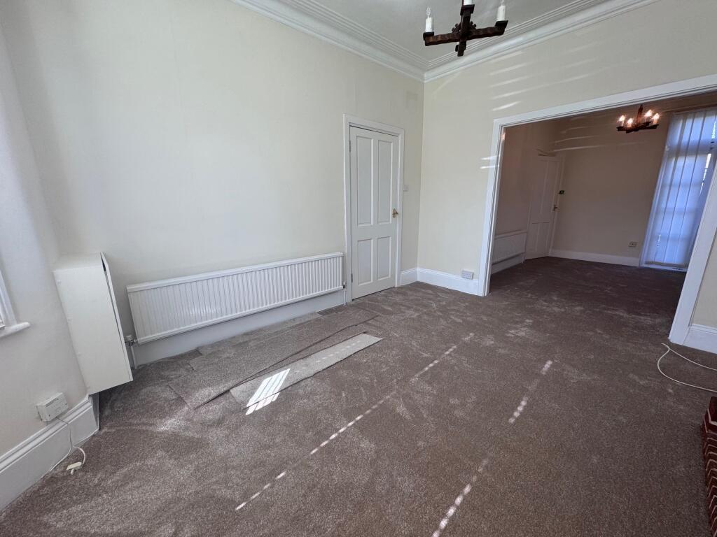 Open plan dining (3)