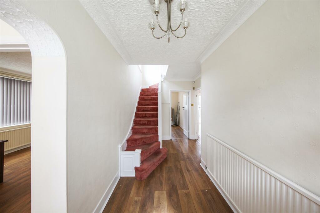 98 Carlton Avenue West - 8XLBlf53xy2T8winGJYc.jpg