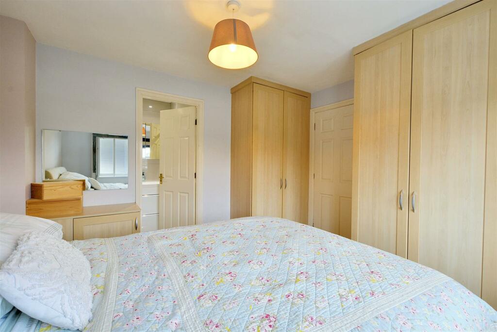 Bedroom 1_3.jpeg