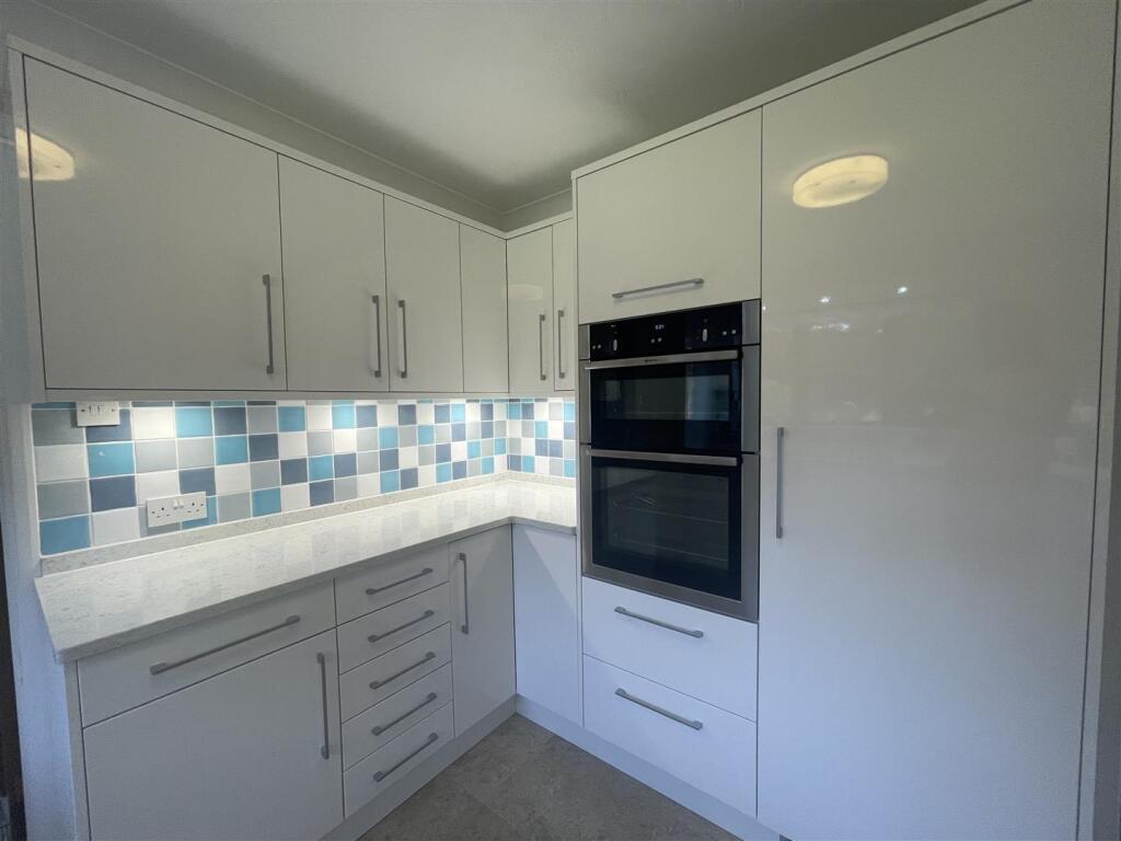 kitchen 5.jpg