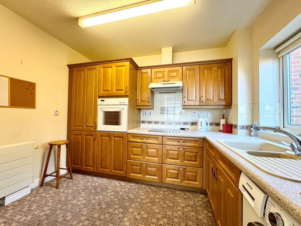 8 Alston Court ki...