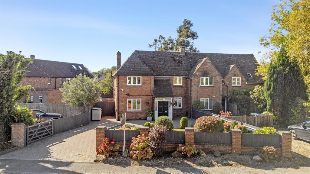 Grove Lane, Chalfont St. Peter, SL9