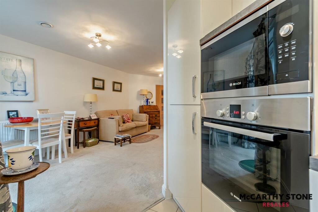 8622195-interior15-800.JPG