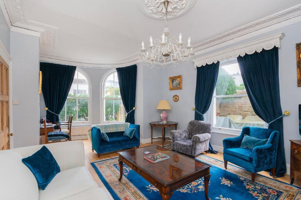 1V6WCM - Living Room B.jpg