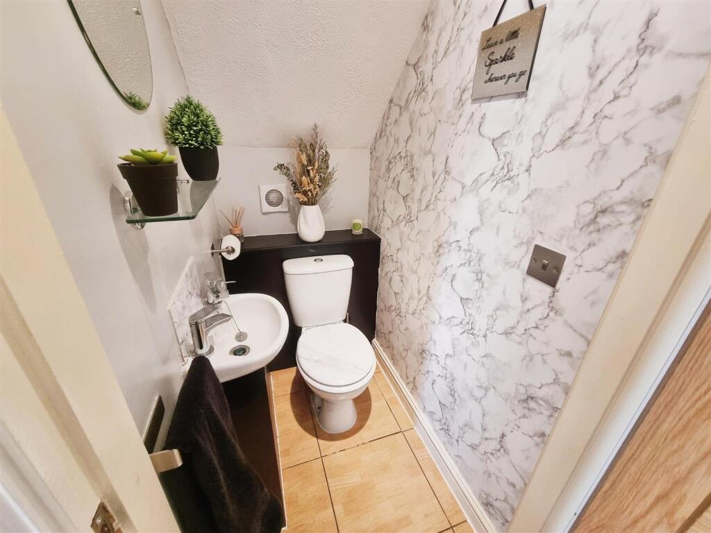 Cloakroom/WC