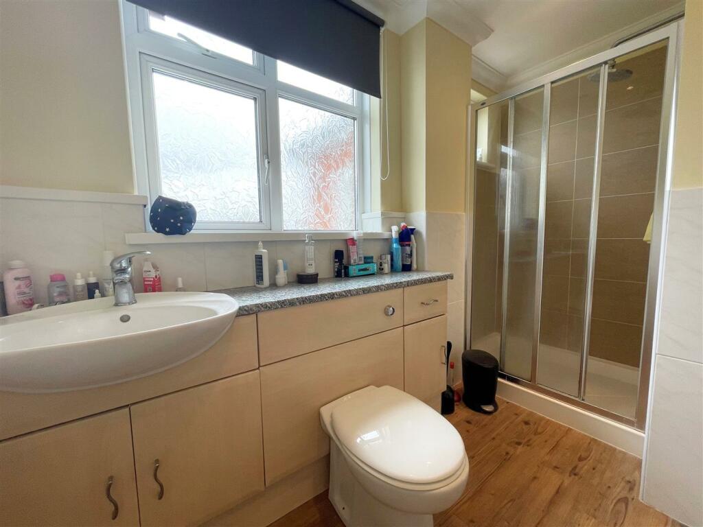 Shower Room.jpg