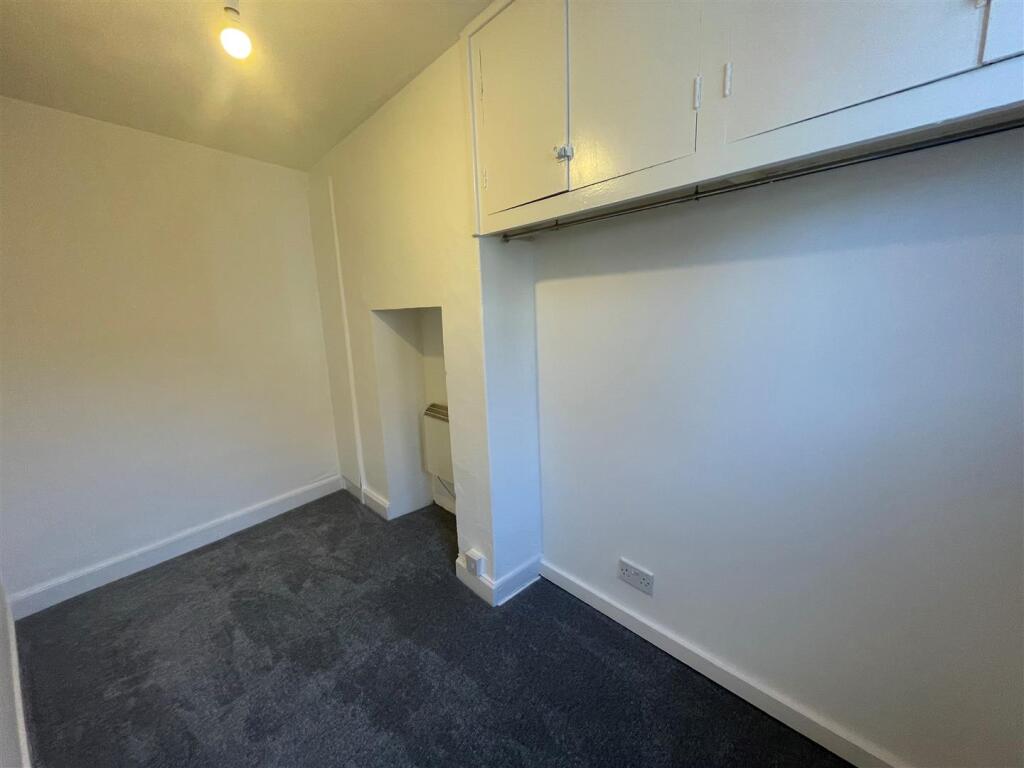 73a Market Street, Pocklington Bedroom.jpg