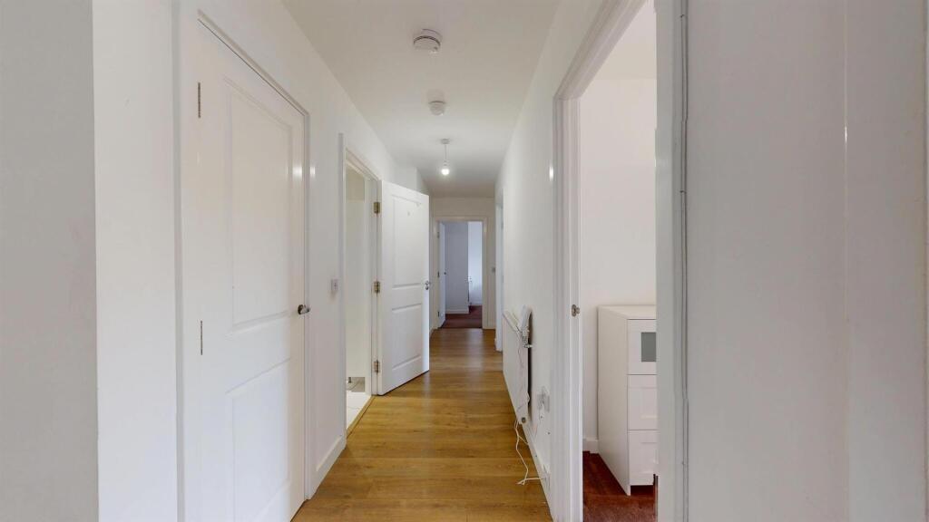 3 Bedrooms Property to rent in E14 - Barrain Londo