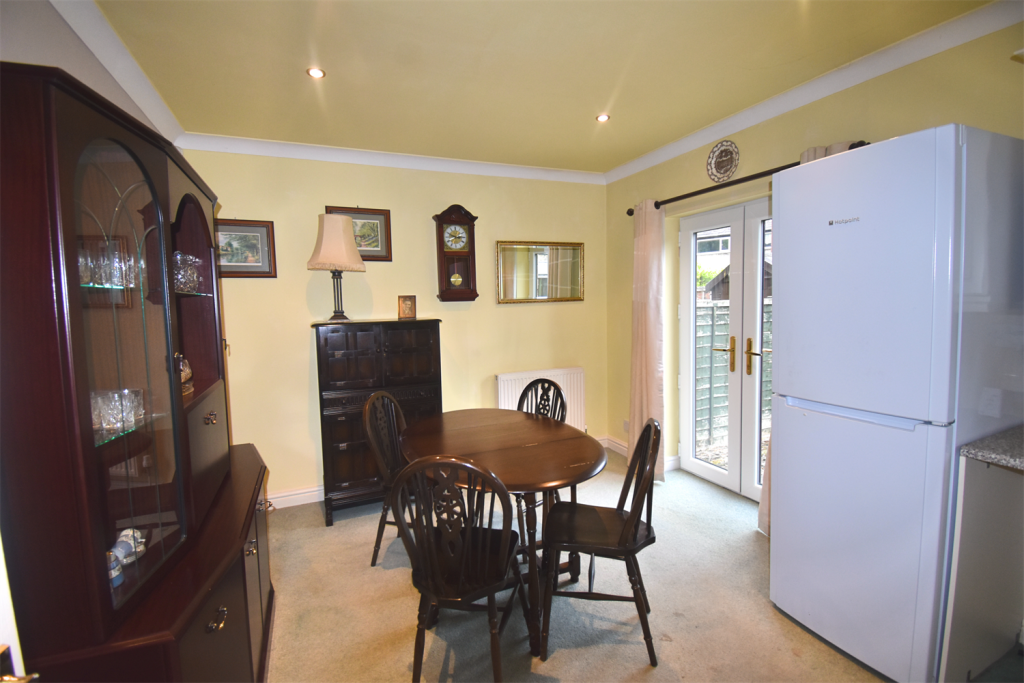 Fitted Kitchen/Dinin