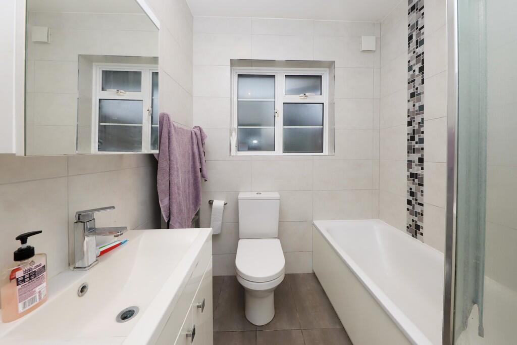 3c Nugents Court ...