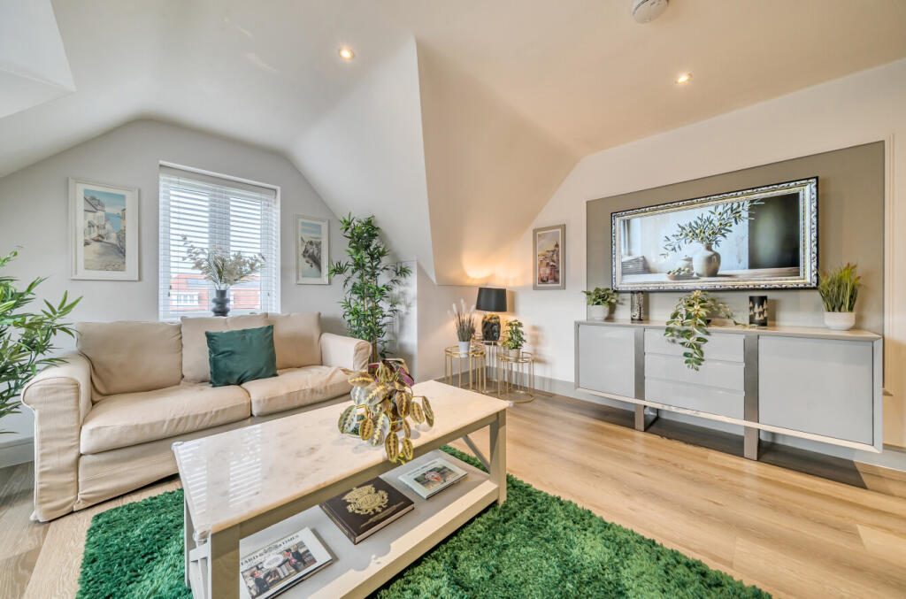 1373947-12-6909f3...