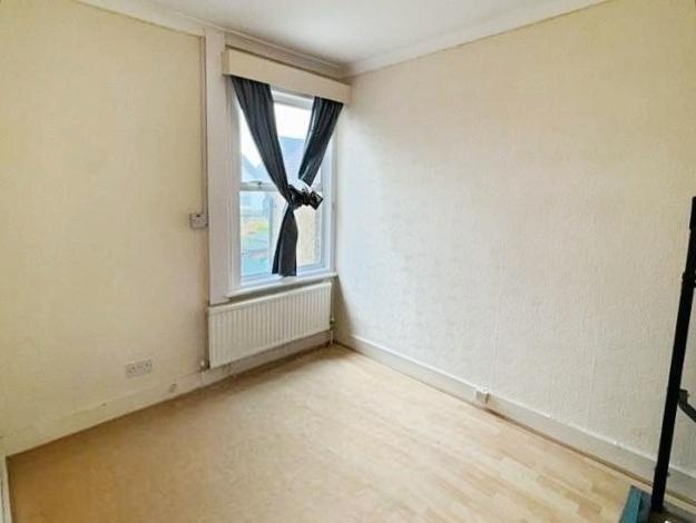 pbox-bedroom-329972.jpg