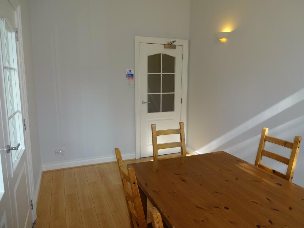 A Dining 2