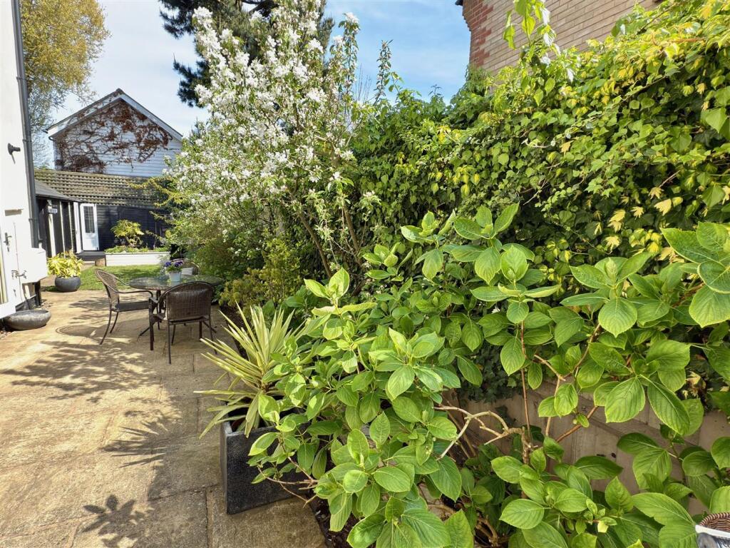 Garden Area.jpg