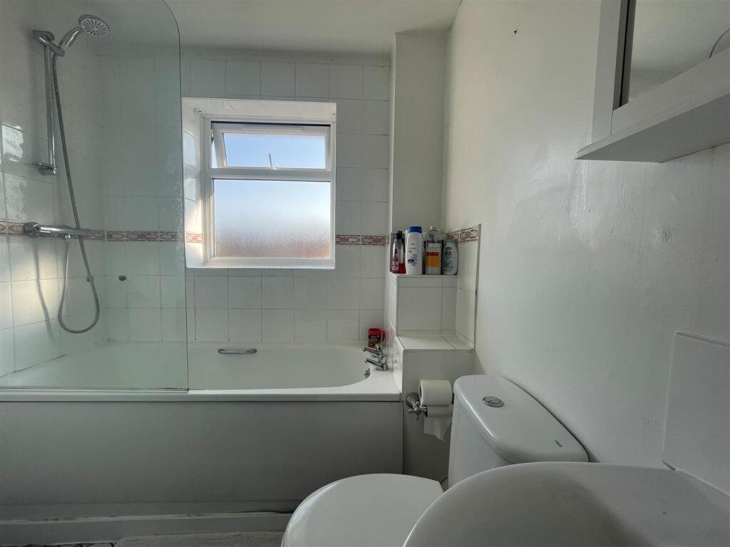 1 Madden Place - Bathroom.jpg