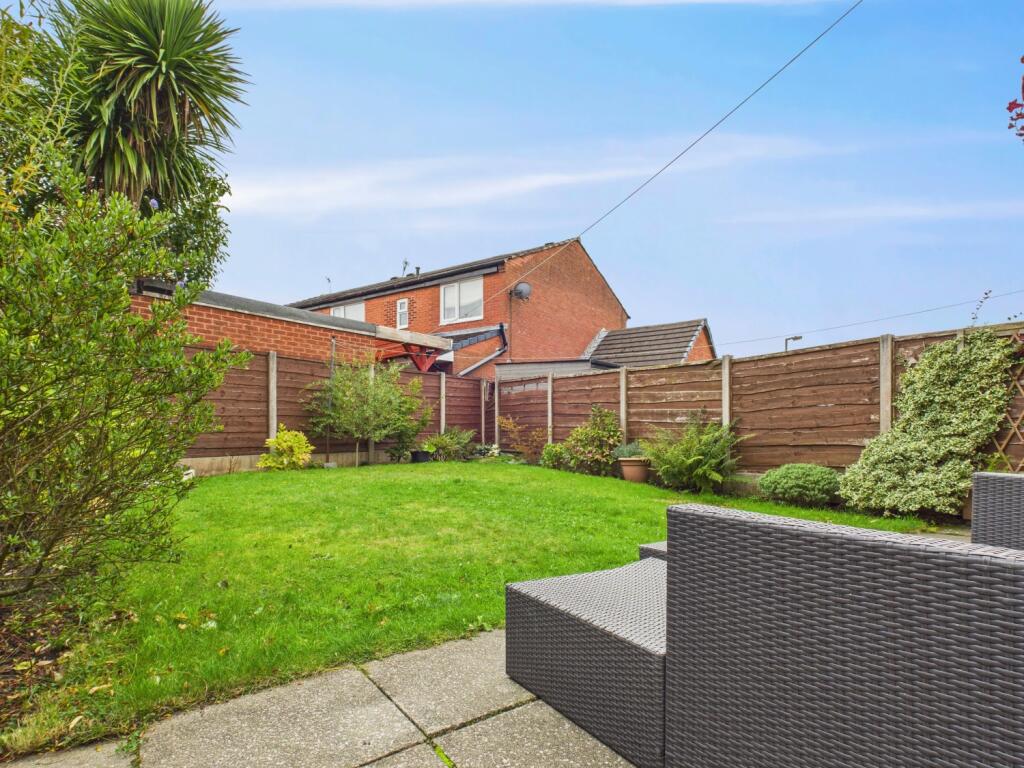 CAM03729G0-PR0152-STILL026