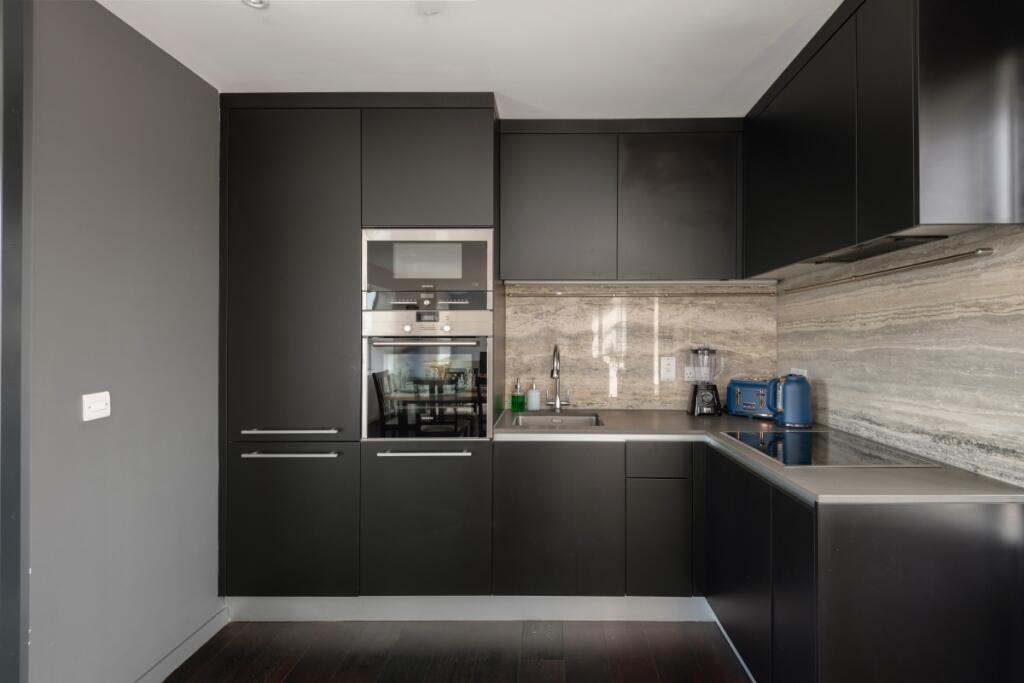 Apartment 5, 14 M...