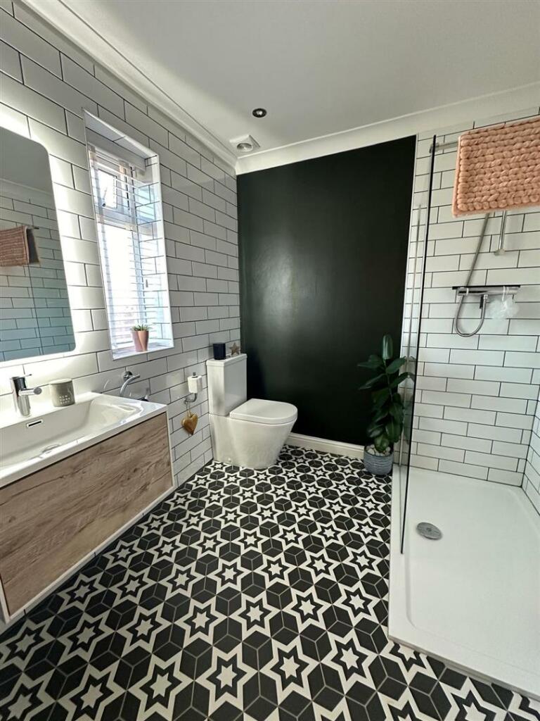 Ensuite Shower Room