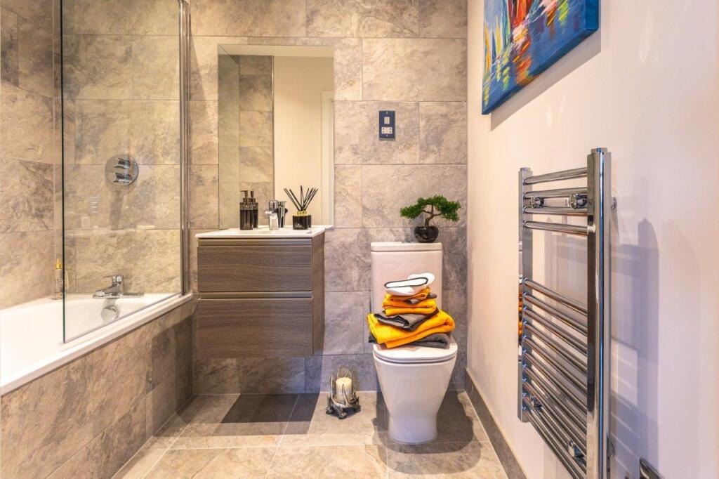 Bathroom (2).jpg