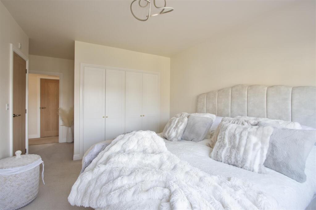 Master bedroom 2.jpg