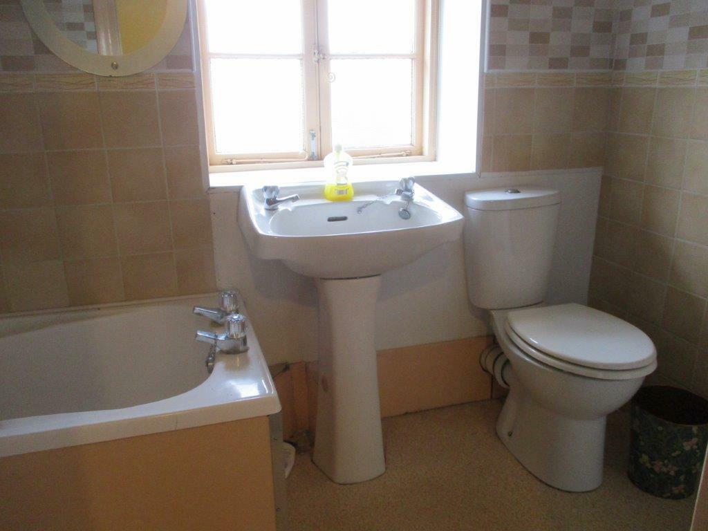 4 Bathroom.JPG