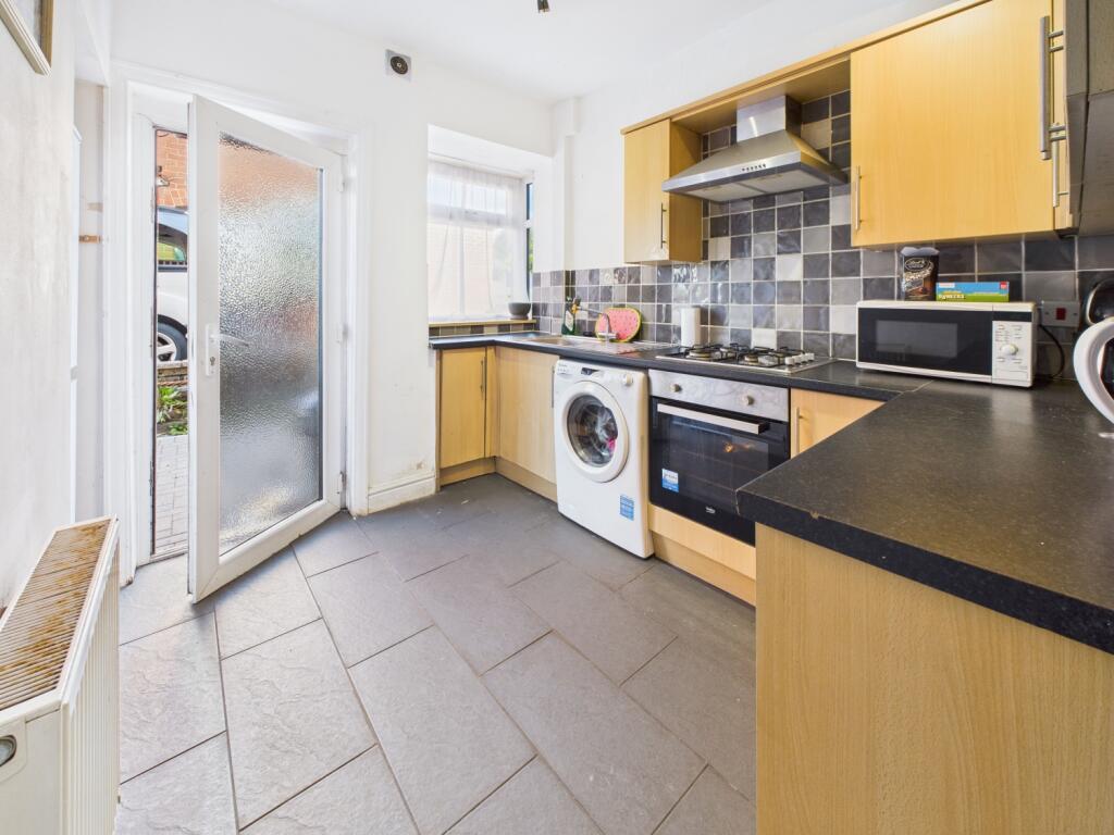 CAM02093G0-PR0057-STILL022