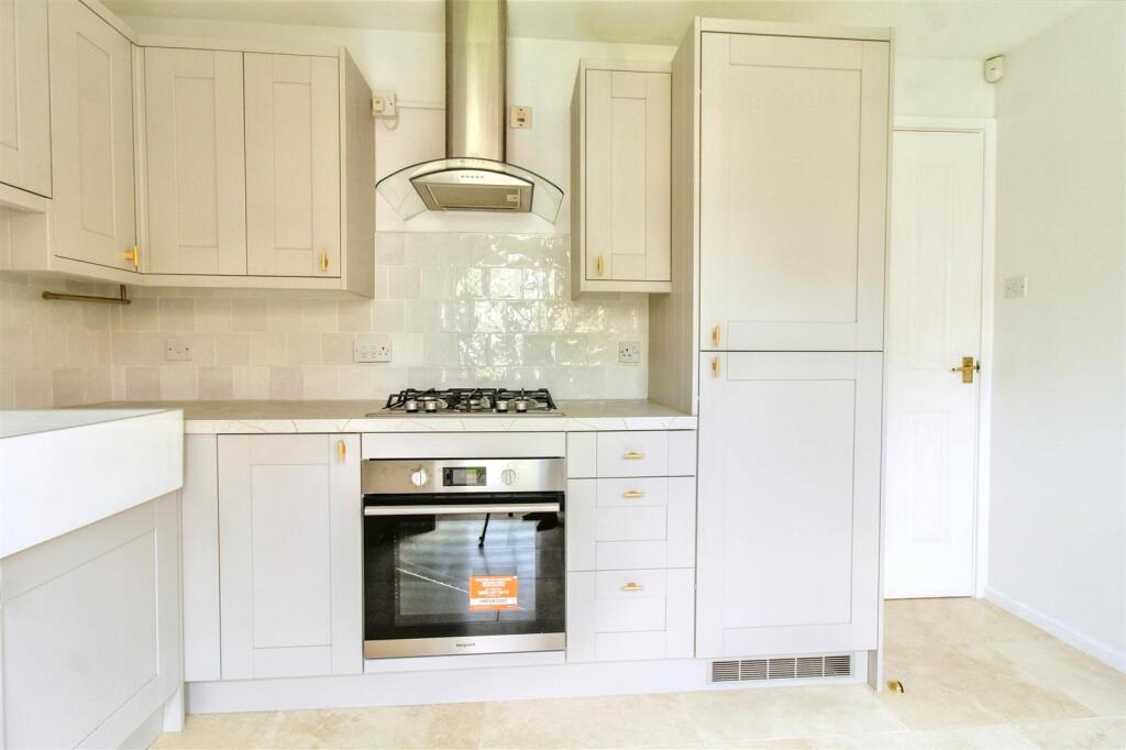 Kitchen 2.jpg