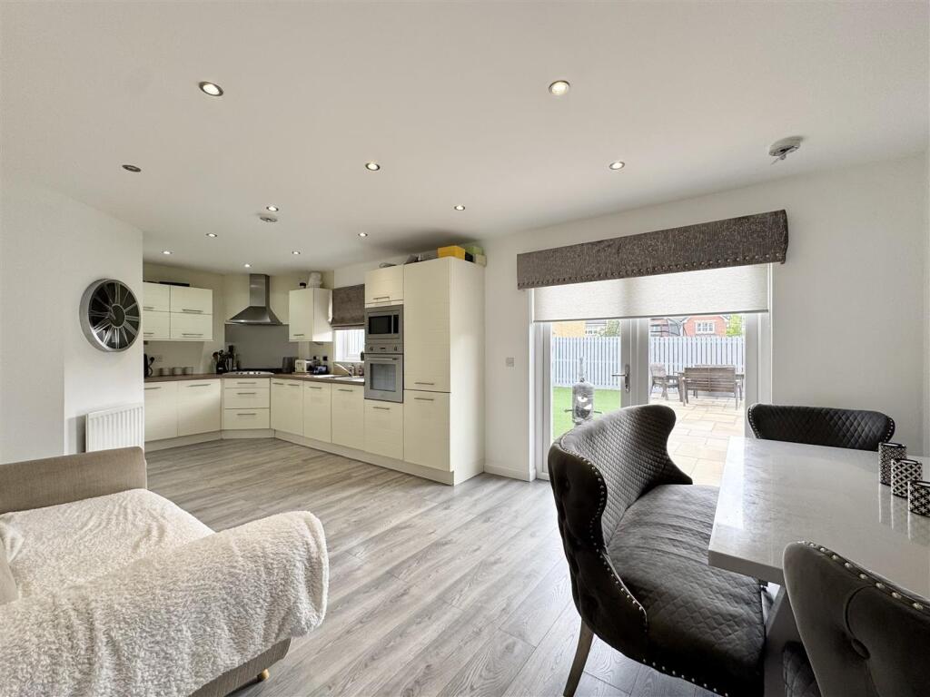 Kitchen/Dining