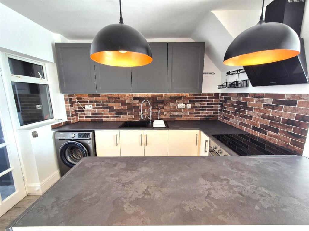 Well Fitted Kitchen