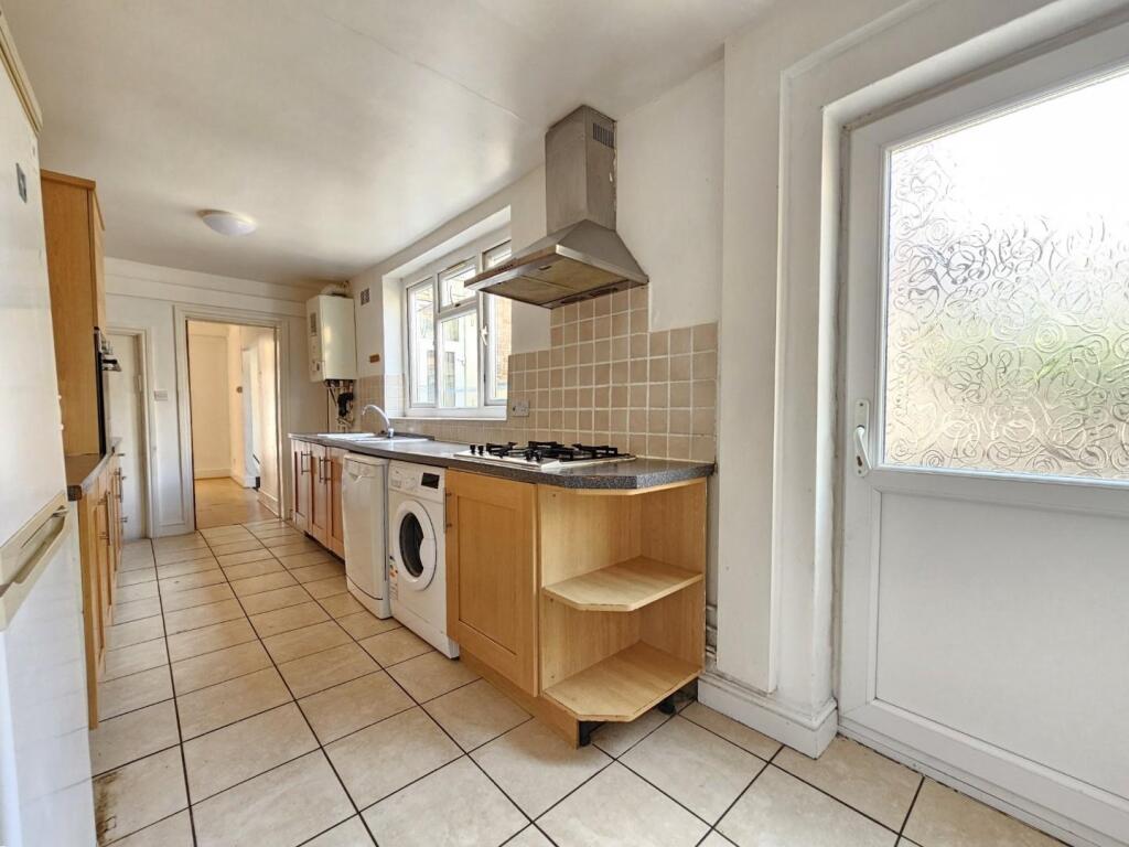 Kitchen 2.jpg