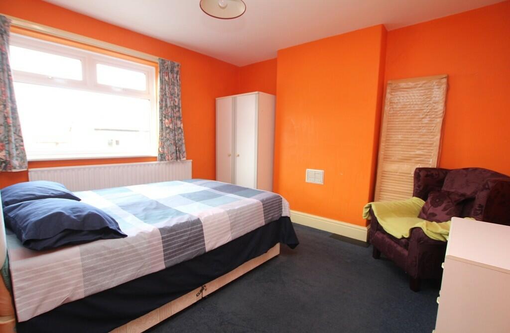 3-bed detached ho...