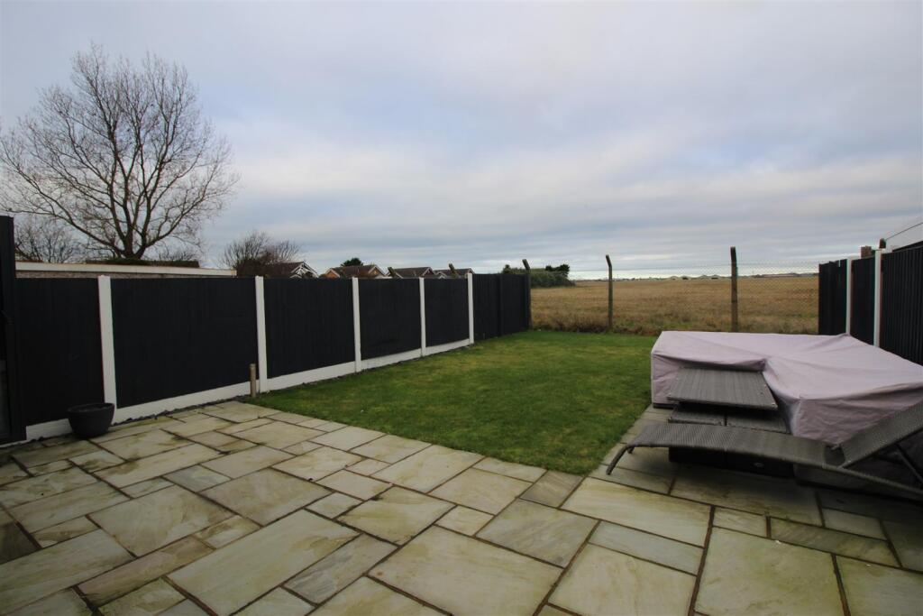 Drake Close, 11 Rear Garden 1.JPG