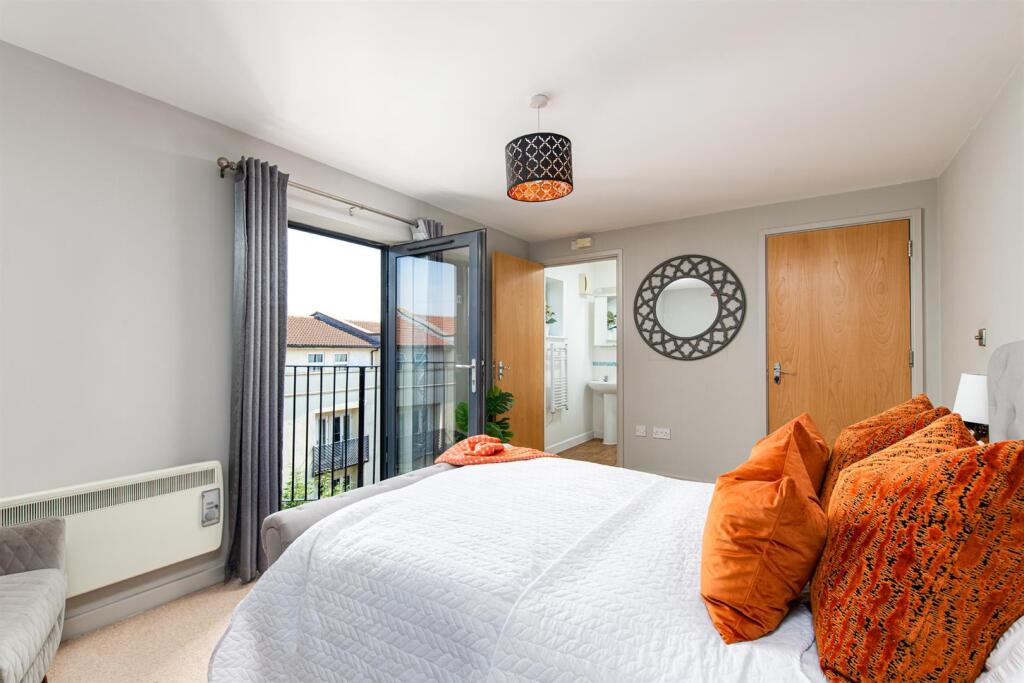 Bedroom1_3.jpg
