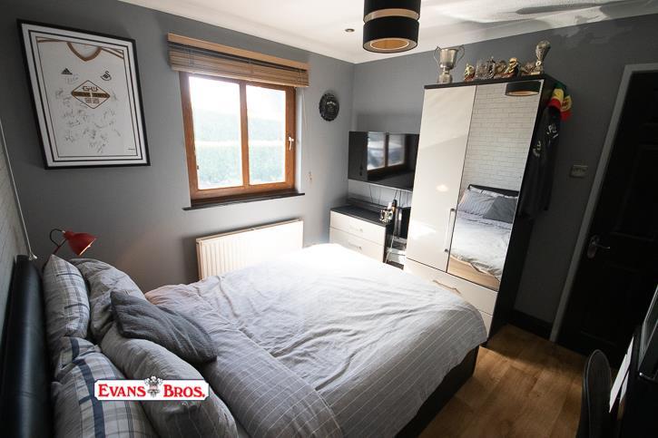 FRONT DOUBLE BEDROOM 2