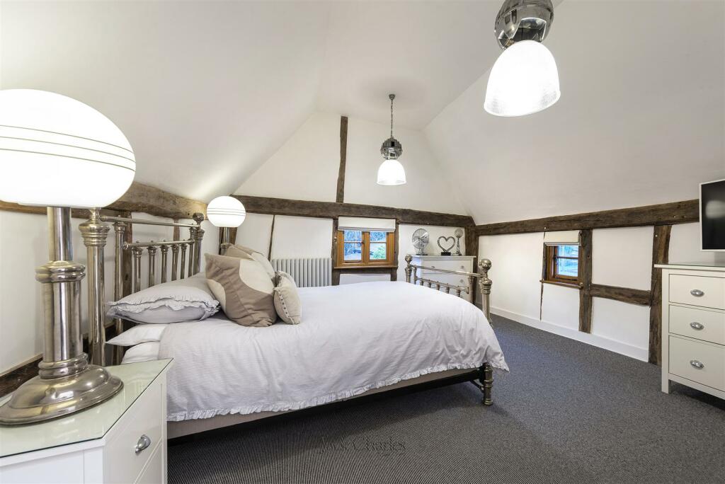 Little Bewl Farmhouse, TN3 8JL 011.jpg