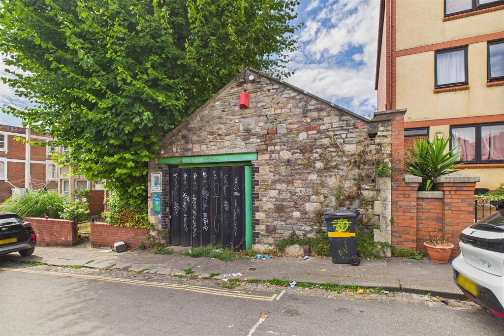 3A Richmond Road, Montpelier, Bristol BS6 5EN | Fr