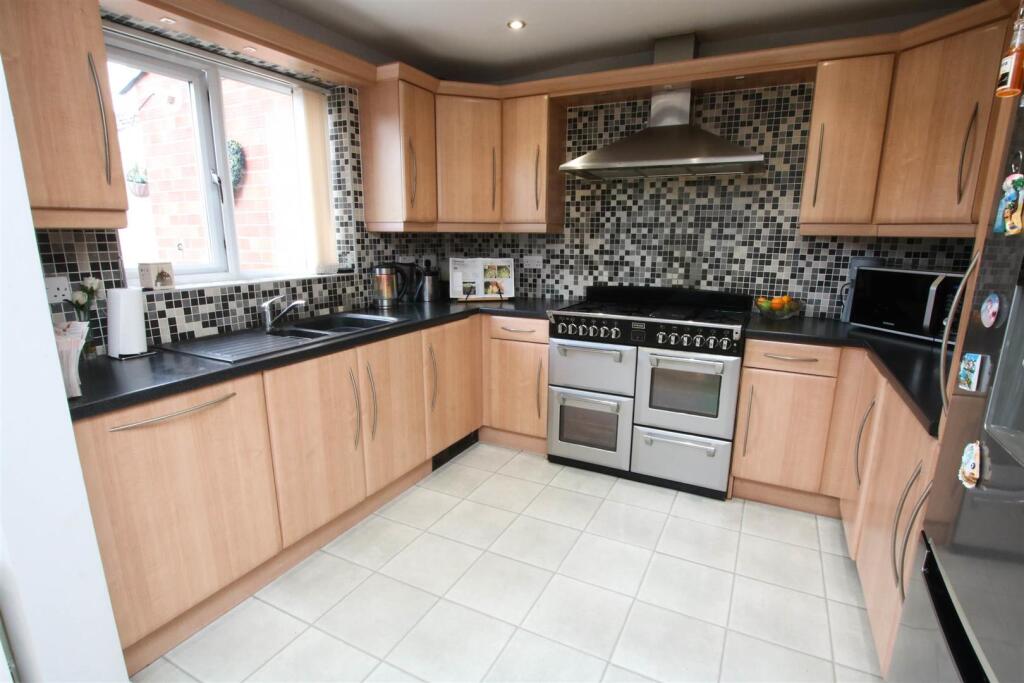 DINING/KITCHEN