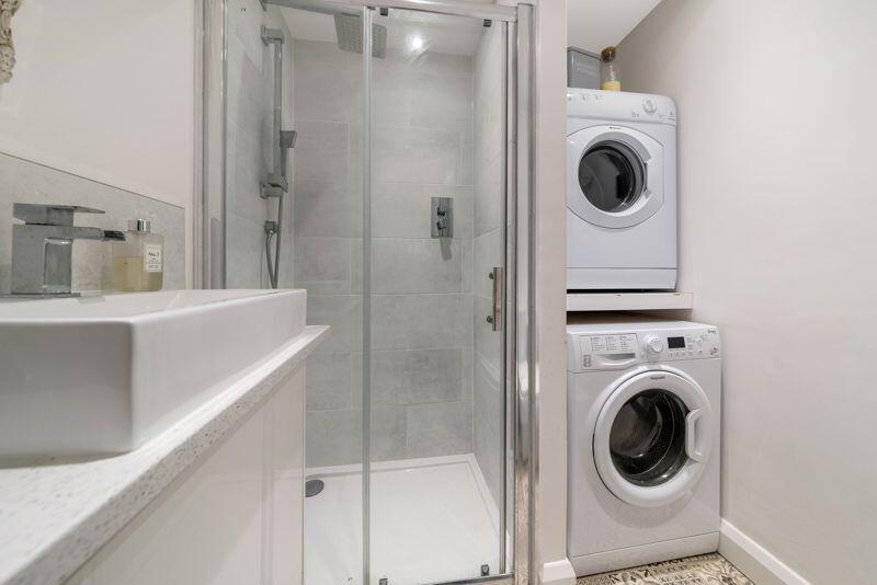 UTILITY / SHOWER ROOM