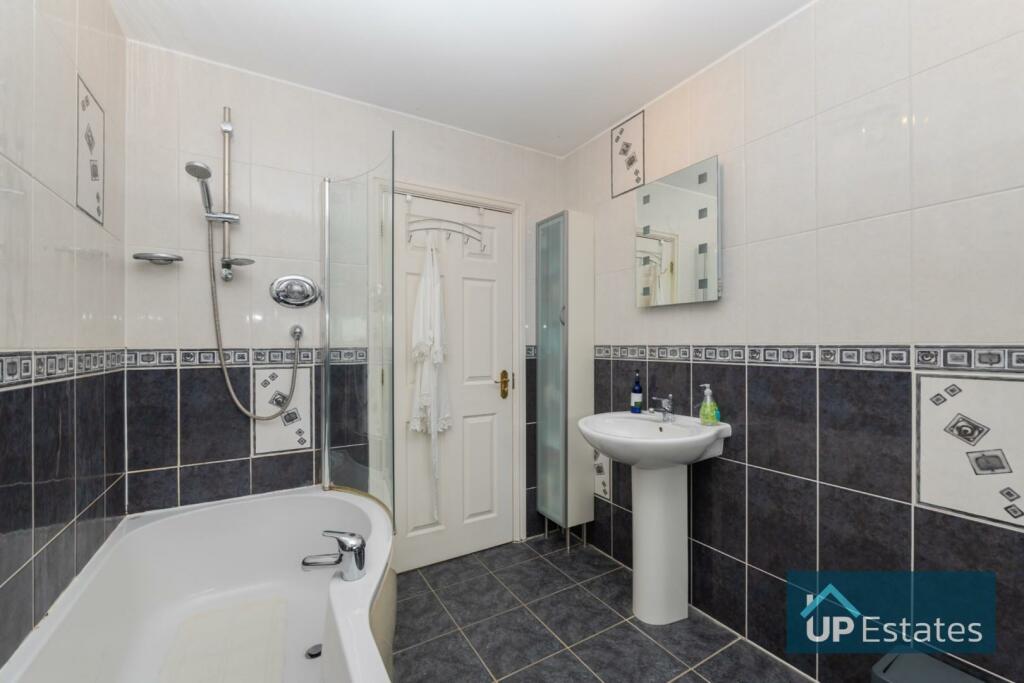 bathrooms 6.jpg