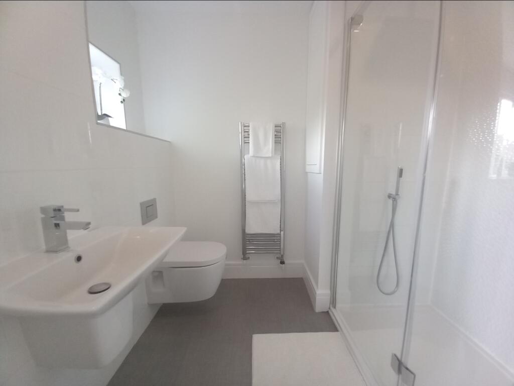 EN SUITE