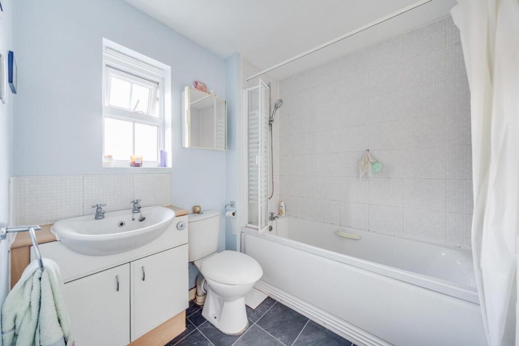 8 - bathroom.jpg